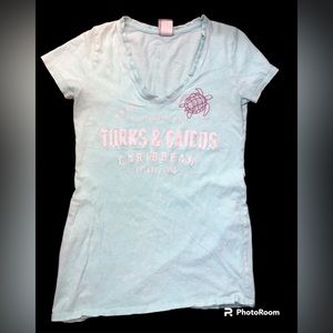 Adorable Turks & Caicos turtle T-shirt size Small